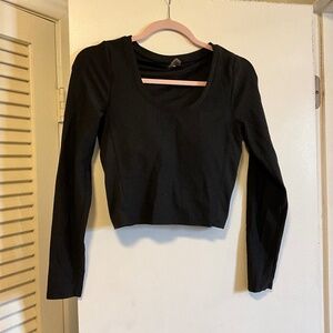 Black long sleeve cropped workout shirt